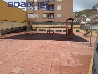 Venta de piso en Centro - Puertollano de 4 habitaciones con terraza y piscina