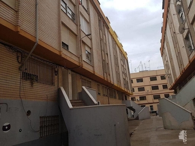 Venta de piso en El Pilar de 4 habitaciones con terraza