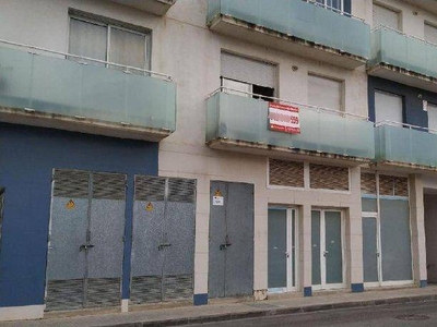 Venta Piso Deltebre. Piso de tres habitaciones en Avda Esportiva. Primera planta con terraza