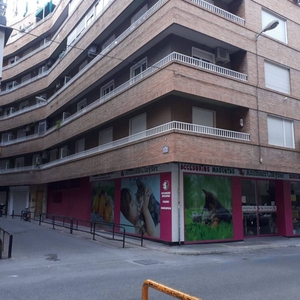 Venta Piso Granada. Piso de cuatro habitaciones en Calle Manuel de Falla 5. A reformar primera planta plaza de aparcamiento con balcón calefacción central