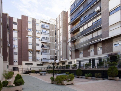 Venta Piso Jaén. Cuarta planta con balcón