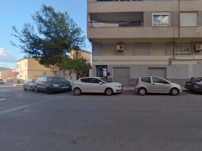 Venta Piso Petrer. Piso de cuatro habitaciones en Calle Huerta (la). Cuarta planta con balcón