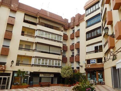 Venta Piso Vélez-Málaga. Piso de cuatro habitaciones en Calle Fray Rafael De Velez Edificio Vascongadas. Tercera planta con balcón