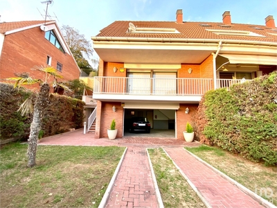 Casa 4 habitaciones de 242 m² en Molins de Rei (08750)