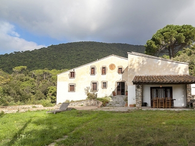 Casa de campo 6 habitaciones de 500 m² en Sant Iscle de Vallalta (08359)
