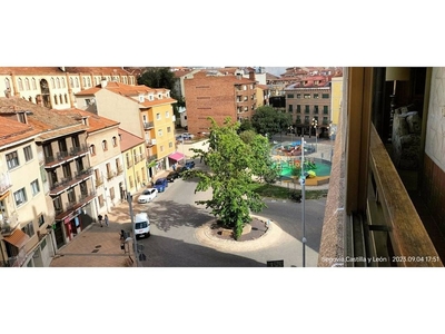 Piso en venta en Centro - Segovia de 5 habitaciones con terraza y garaje