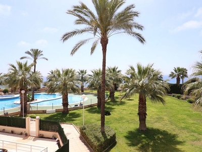 Venta de piso en Cabo Roig - La Zenia de 2 habitaciones con terraza y piscina