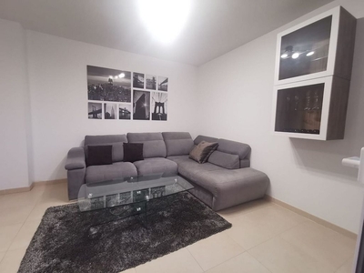 Venta de piso en Churriana de 2 habitaciones con terraza y piscina