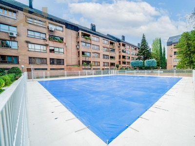 Venta de piso en La Cañadilla de 4 habitaciones con terraza y piscina