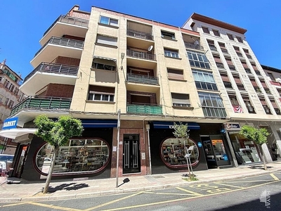 Venta de piso en Miranda de Ebro de 3 habitaciones con terraza
