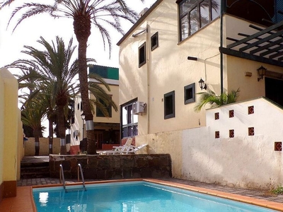 Venta de piso en San Fernando de 2 habitaciones con terraza y piscina