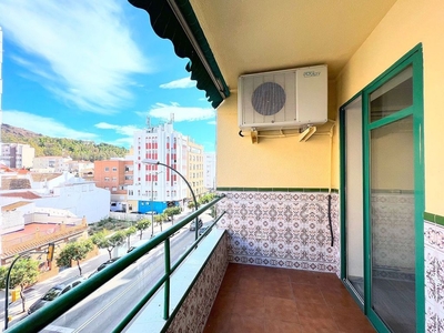 Venta de piso en calle Del Colmenar de 4 habitaciones con terraza y aire acondicionado