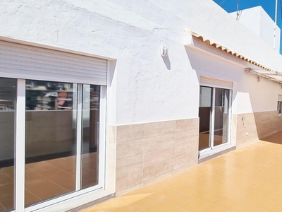 Alquiler de ático con terraza en Ensanche Diputación (Alicante), Centro