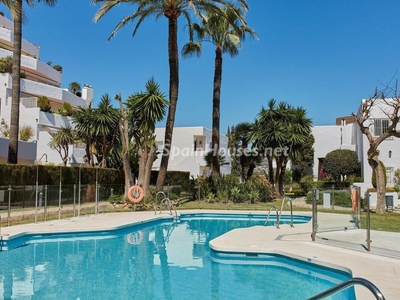 Apartamento ático en venta en Las Brisas, Marbella