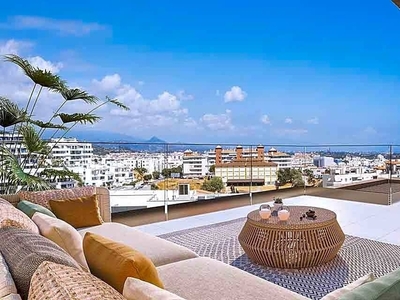 Apartamento en venta en Parque Central, Estepona, Málaga