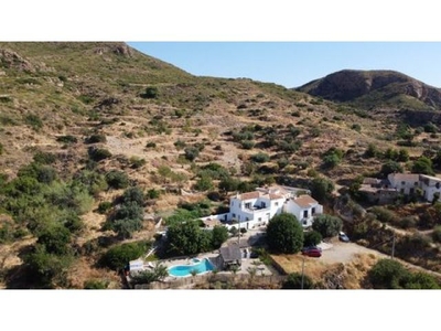 Encantadora finca en las colinas de Bedar con segunda casa y piscina