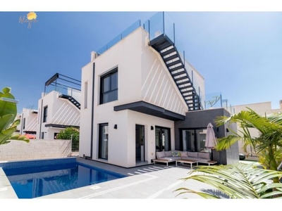 Oferta Especial! Bellísima Villa de lujo con licencia turística y piscina privada!