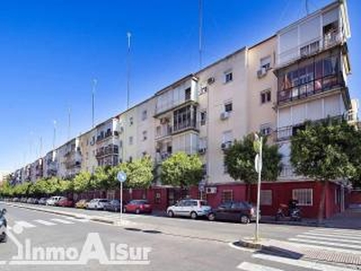 Piso de tres habitaciones tercera planta, El Plantinar-El Juncal-Avenida de la Paz, Sevilla