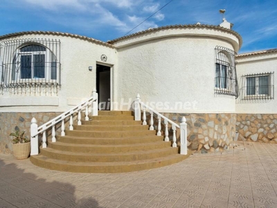 Villa en venta en La Siesta, Torrevieja