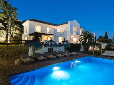 Villa en venta en Los Monteros, Marbella