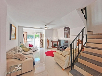 Villa pareada en venta en Sitio de Calahonda, Mijas