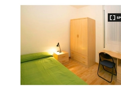Acogedora habitación en apartamento de 3 dormitorios en Eixample Dreta