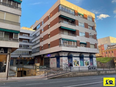 Alquiler de piso en Centro - Cuenca de 3 habitaciones con terraza y garaje