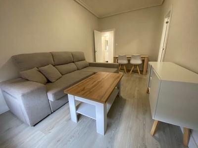 Alquiler de piso en Centro - Logroño de 3 habitaciones con muebles y calefacción