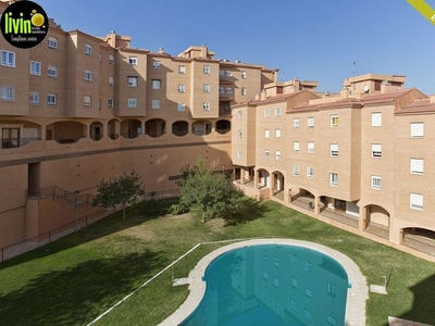 Alquiler de piso en Santa Isabel de 3 habitaciones con terraza y piscina