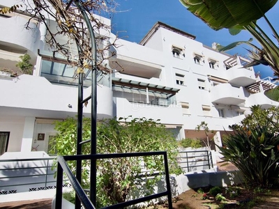Apartamento en planta media de 2 dormitorios en la carihuela en Torremolinos