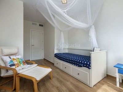 Apartamento en planta media de 2 dormitorios en the golden mile en Marbella