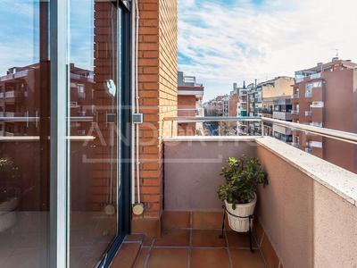 Ático con 3 habitaciones con ascensor y aire acondicionado en Barcelona