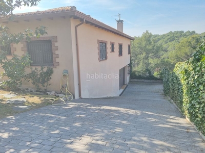 Casa seminueva en planta con garaje grande en Caldes de Montbui