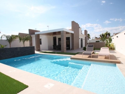 Chalet to rent in La Siesta, Torrevieja -