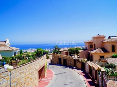 Chalet villa independientte en venta vistas panoramicas al mar en Benalmádena