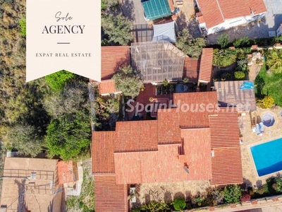 Villa independiente en venta en Benajarafe