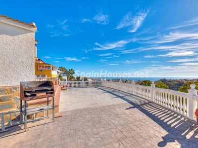 Villa independiente en venta en Benalmádena