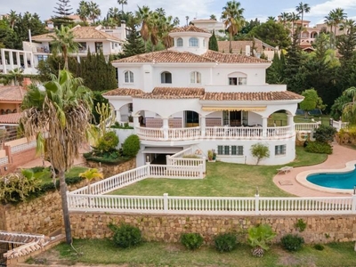 Villa independiente en venta en Torrequebrada, Benalmádena