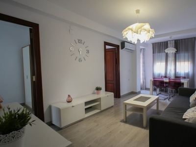 Elegante apartamento de 3 dormitorios en alquiler en Poblats Marítims