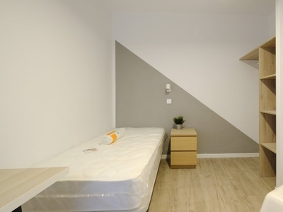 Elegante habitación en alquiler en apartamentos de 2 dormitorios en Getafe