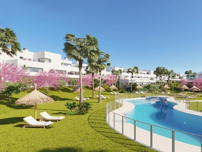 Apartamento bajo en venta en Estepona