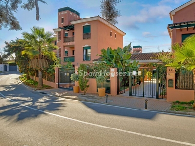 Apartamento bajo en venta en Marbesa, Marbella