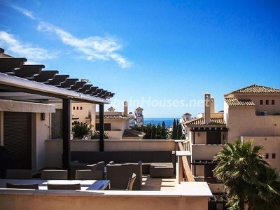 Apartamento bajo en venta en Puerto Banús, Marbella