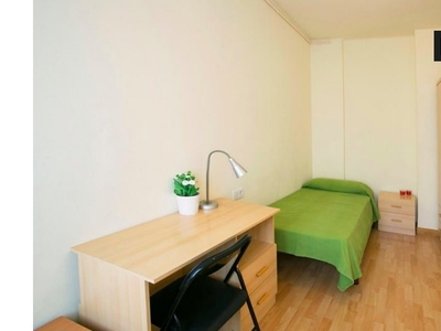 Habitación amueblada en apartamento de 3 dormitorios en Eixample Dreta