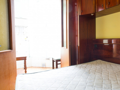 Habitación enorme en un apartamento de 5 dormitorios en Rekalde, Bilbao