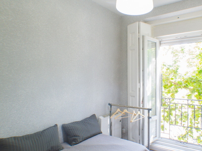Habitación equipada en apartamento de 5 dormitorios en Atocha, Madrid
