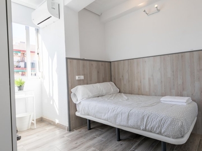 Habitación luminosa en apartamento de 10 dormitorios en Algirós, Valencia