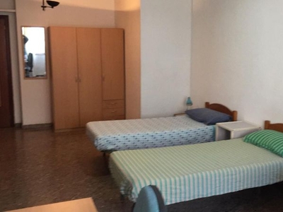 Habitaciones en C/ H. Claudio Sanchez Albornoz, València Capital por 285€ al mes