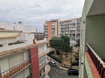 Piso 3 dormitorios (antes 4) alto con ascensor y vista al mar en Pineda de Mar