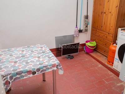 Piso de 4 dormitorios y dos baños vacio en zona metro en Alboraya